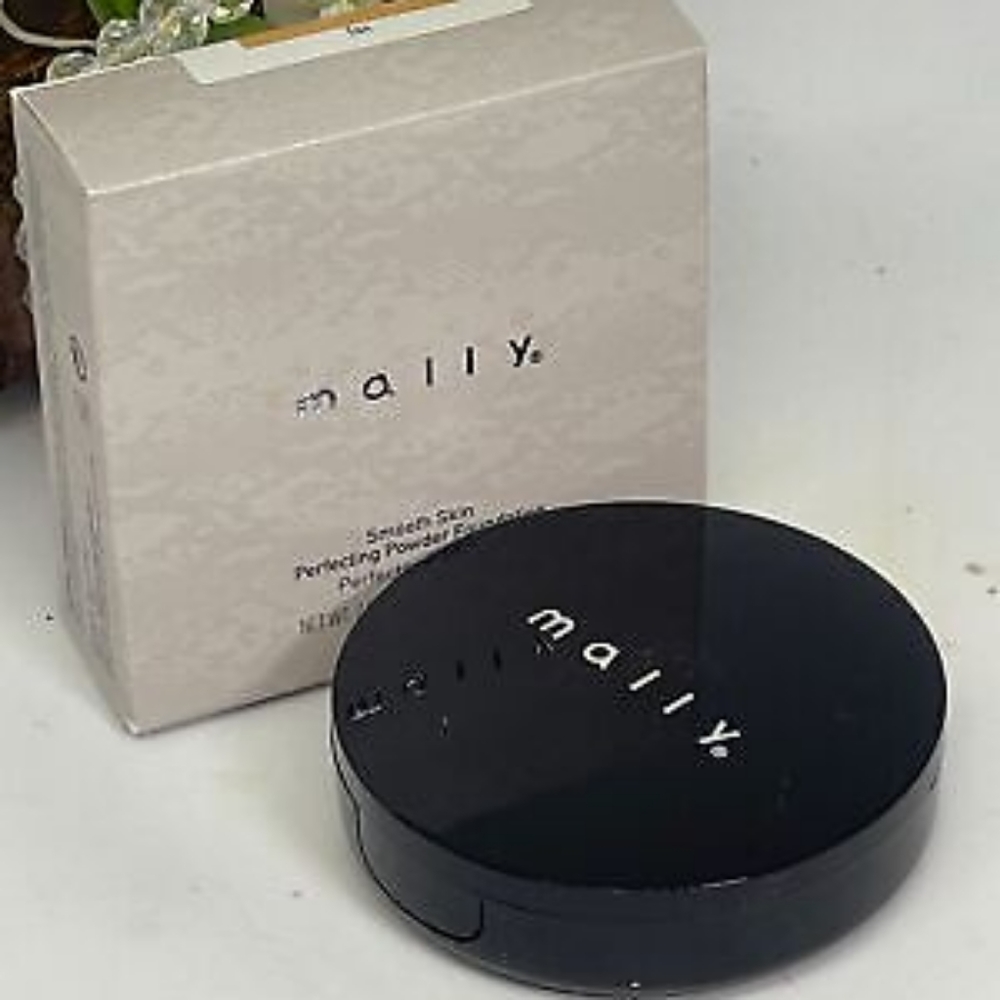 Mally Beauty Smooth Skin Perfecting Powder Foundation, NEW IN BOX Fair￼